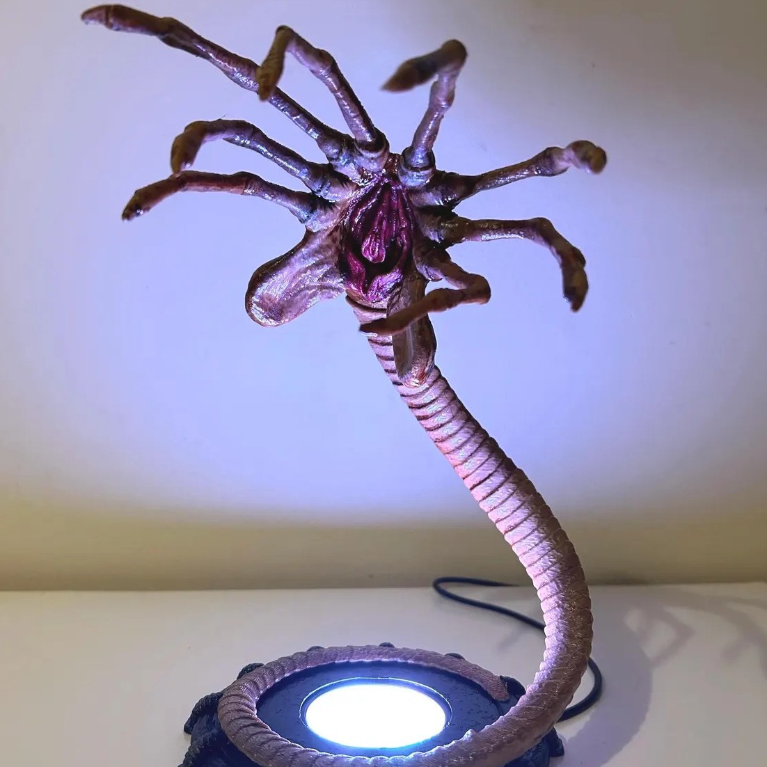Lampada Notturna Alien Facehug - Neon Sign Party recensione e prezzo