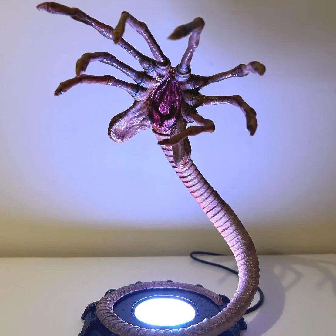Lampada Notturna Alien Facehug - Neon Sign Party recensione e prezzo