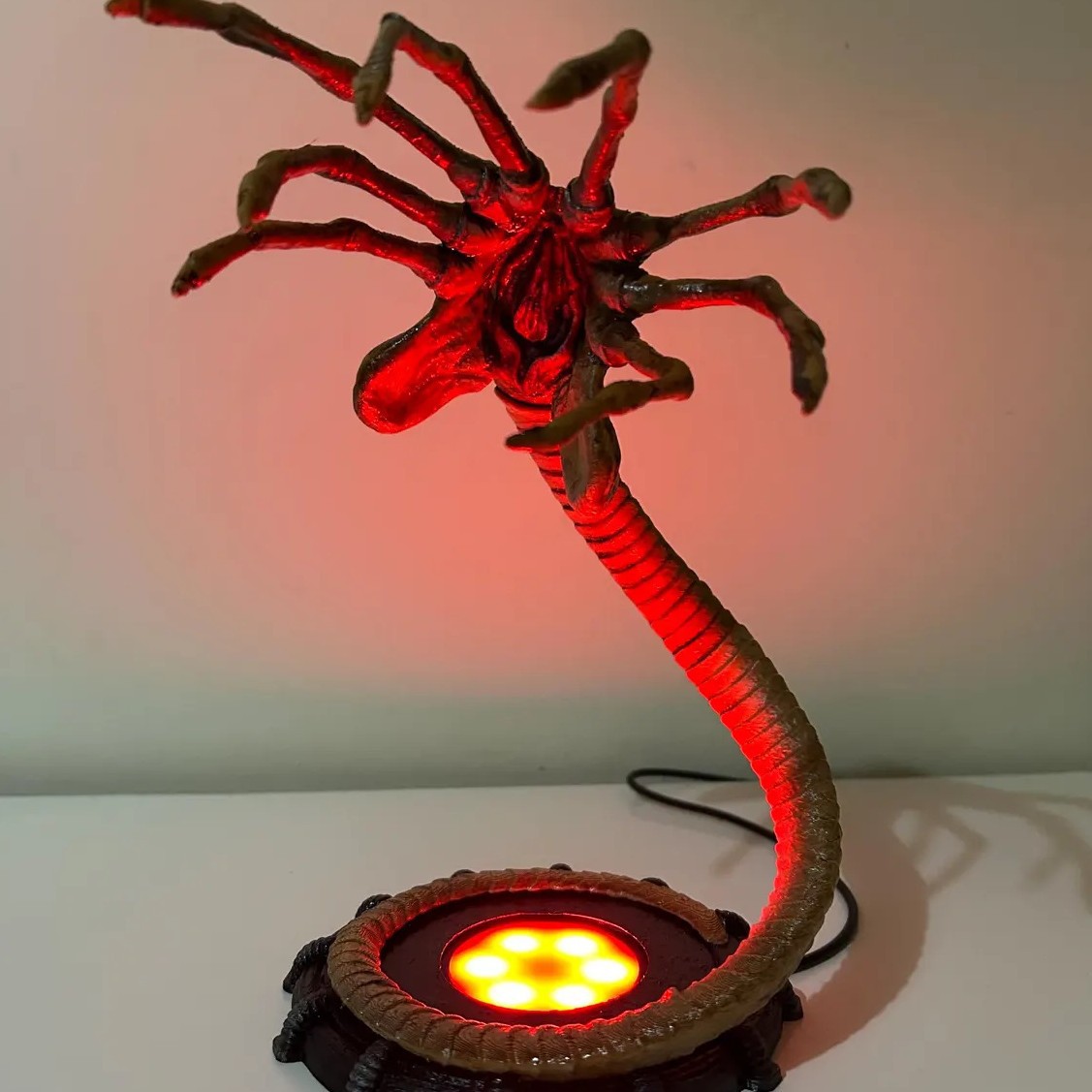 Lampada Notturna Alien Facehug - Neon Sign Party recensione e prezzo
